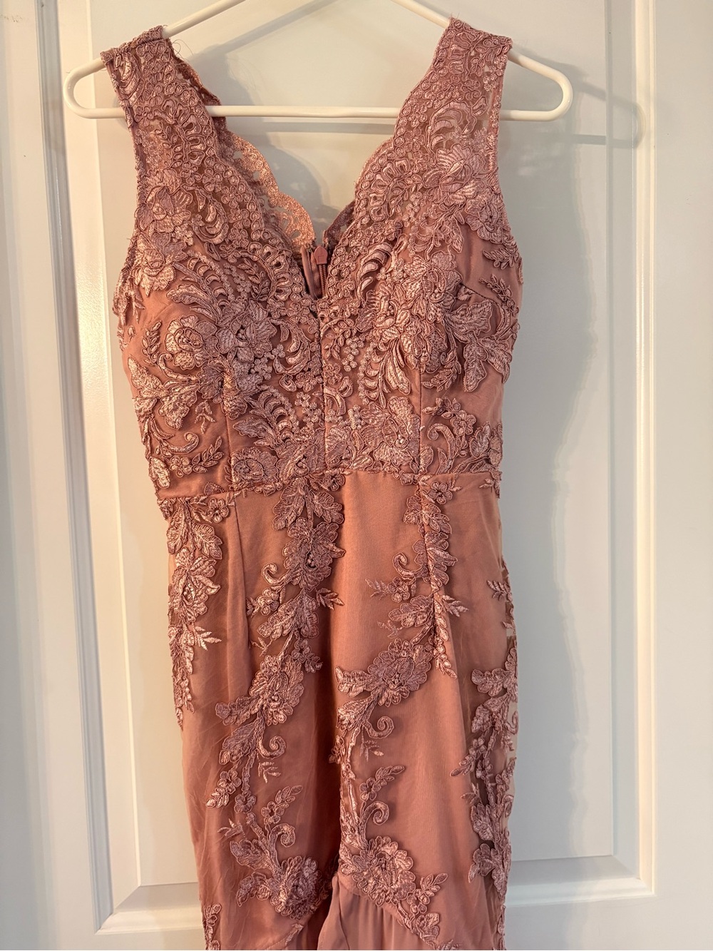 Fashion Nova Mauve Lace Appliqué V-Neck Prom Dress